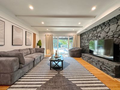 Spacious 6BR Poolside Paradise – LOU1 – UC