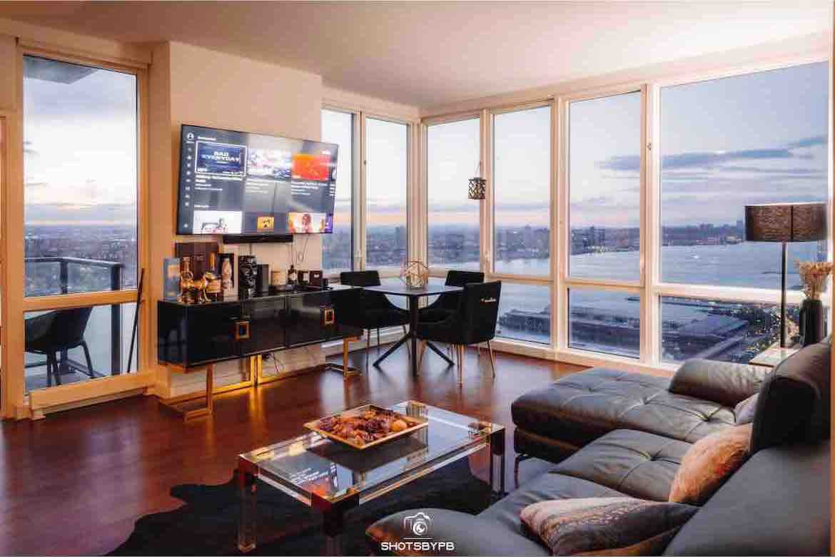 Luxury 2 Bedroom High-Rise Apartment Times Square gallery image 4