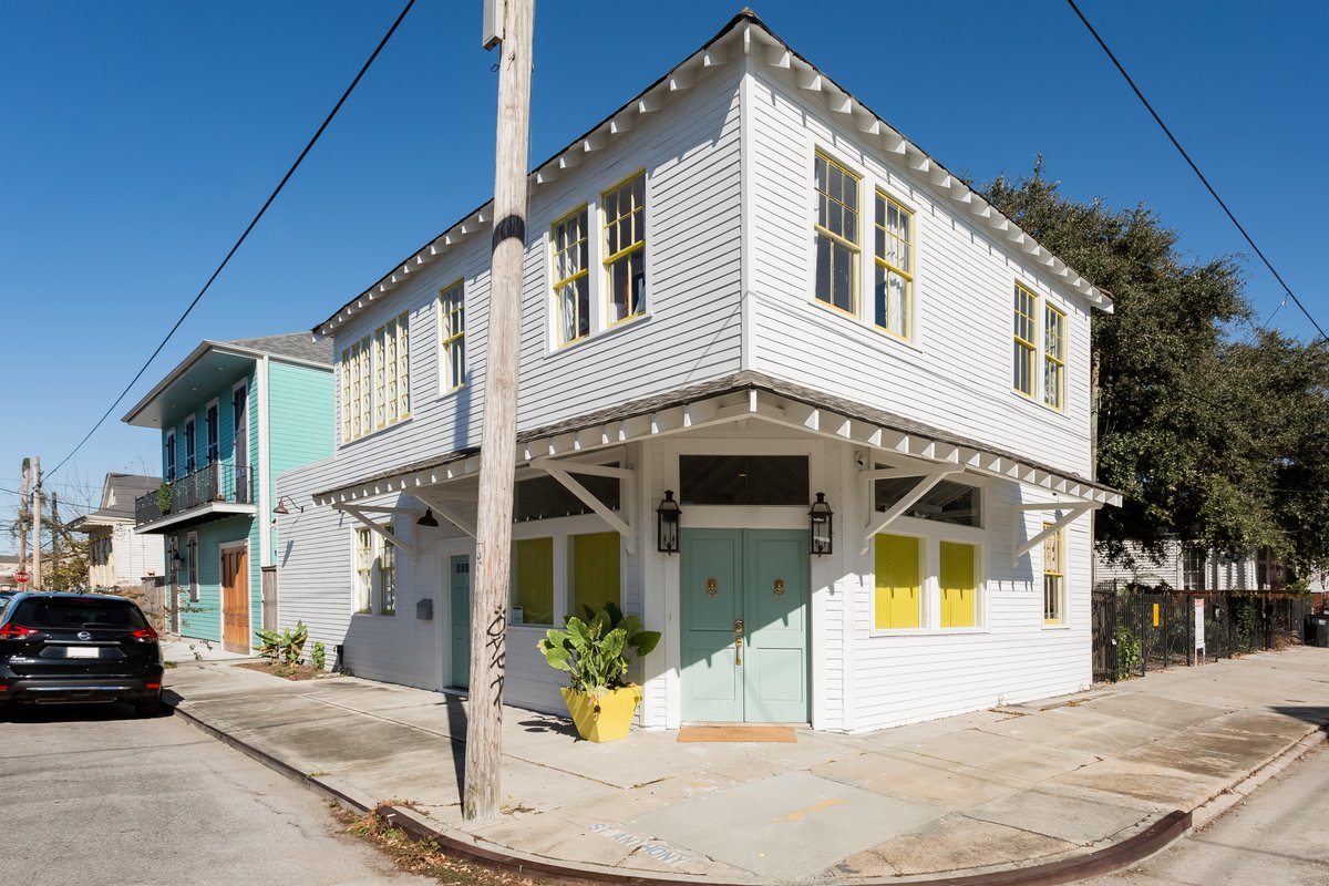 Le Hibou Blanc-Four Bath Historic Bakery