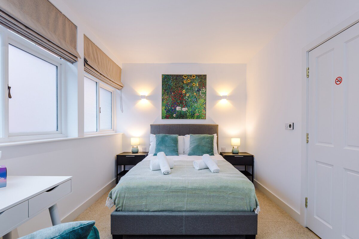 Deluxe Townhouse Close to Designer Shops and Bars gallery image 3