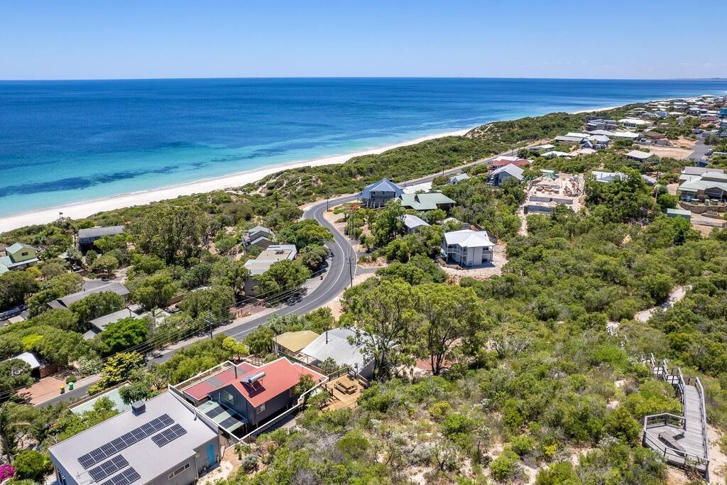 Oceanview Lodge by Peppy Beach Retreats® gallery image 2