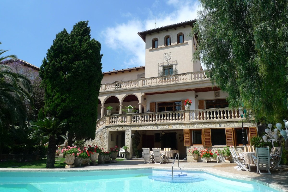 Villa en centro Palma con jardin y piscina gallery image 2