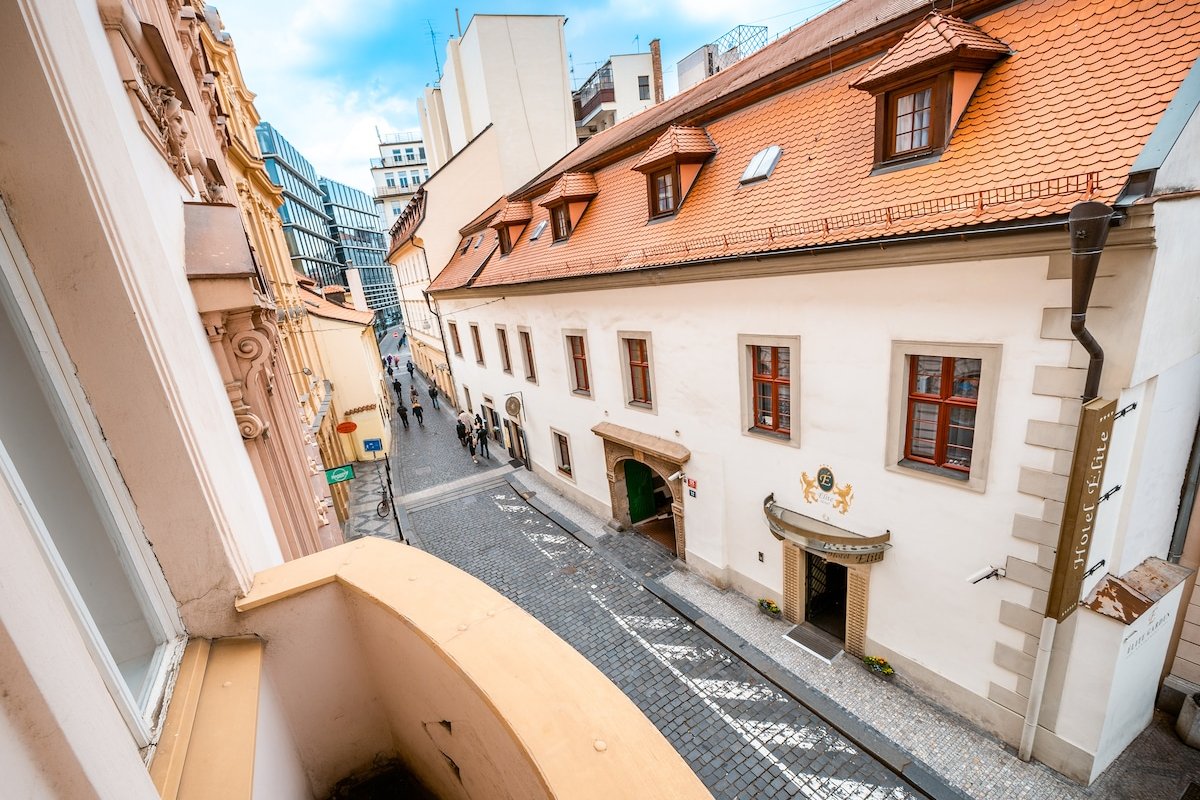 Kafka Apartment 4BR+2bath Old Town gallery image 4