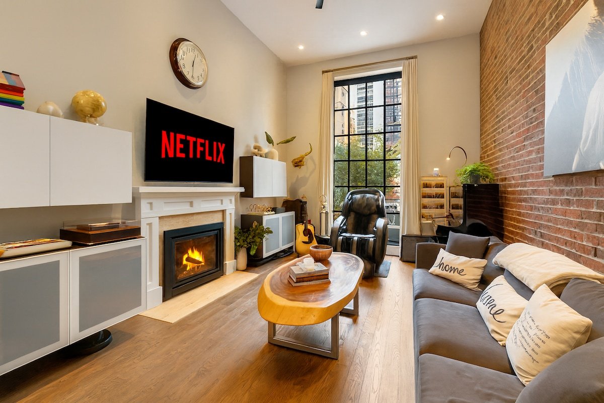 Chic Oasis – Hot Tub/Free Parking/5 min to Subway gallery image 2