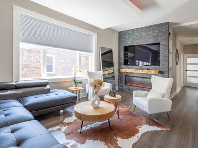 Lovely 5BD|3BR|Parking |Sleeps 14|Andersonville