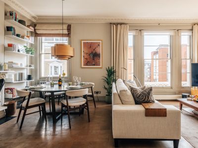 Luxury 3BR Sunlit Home, South Kensington Gem