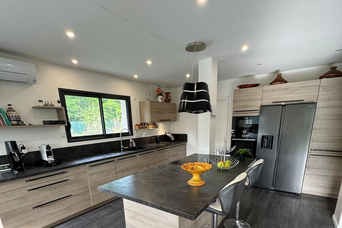 Villa moderne tout confort piscine vue forêt gallery image 3