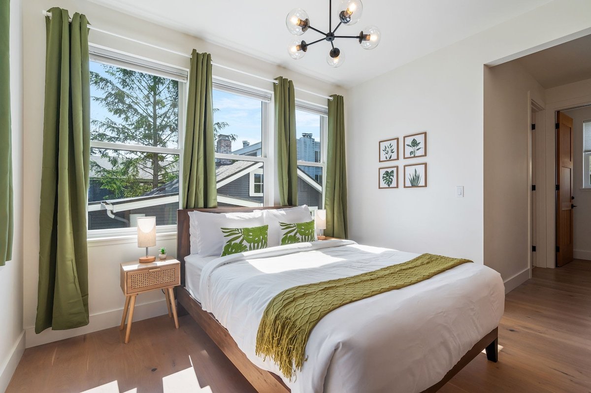 Spacious 6B4BA Close to Greenlake w/AC & Parking gallery image 3