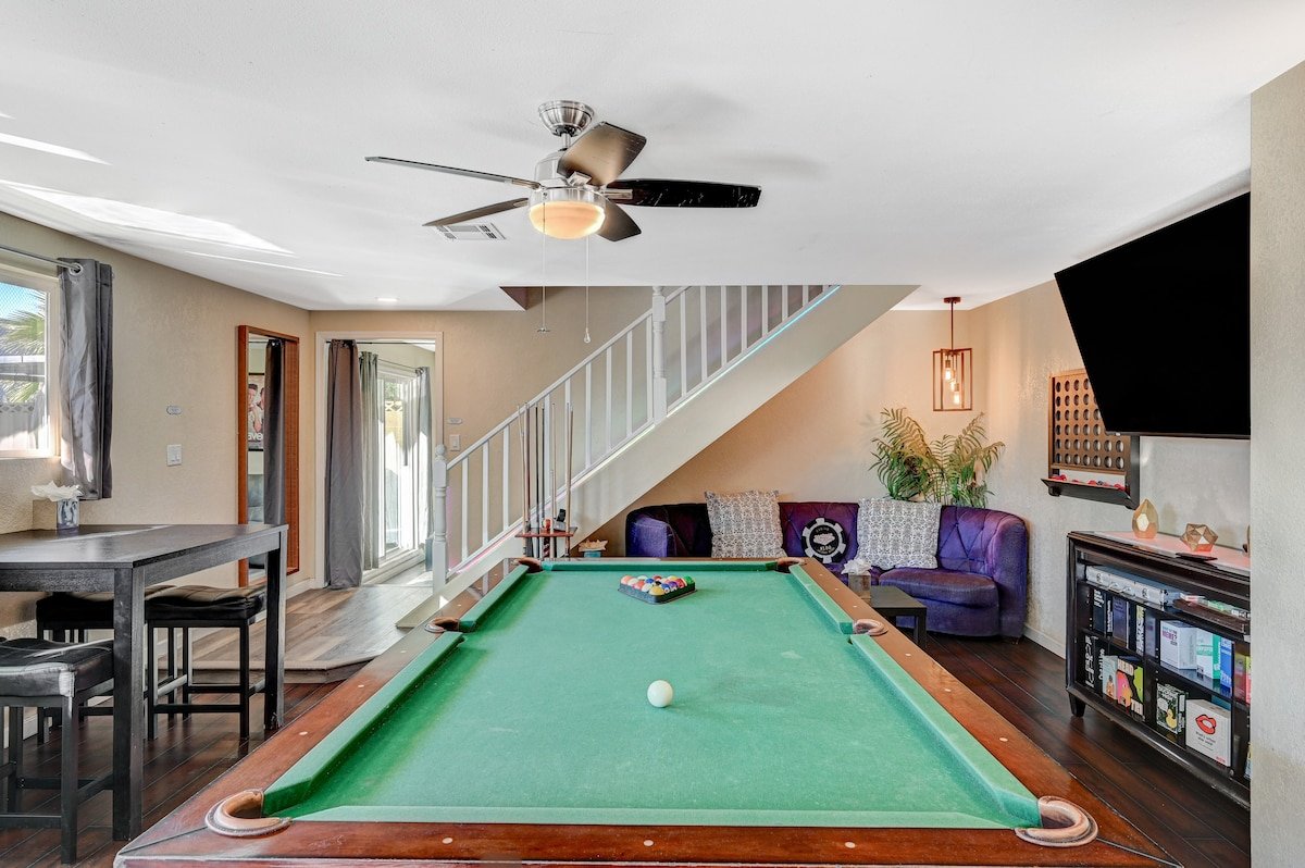 15 Beds, Heated Pool, Near Strip | Vibes dot Vegas gallery image 2