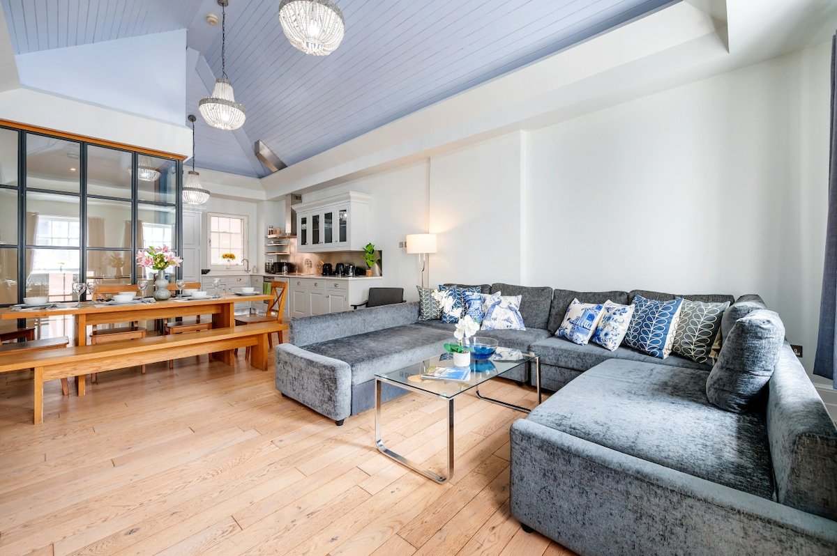 Unique Covent Garden Townhouse! gallery image 4