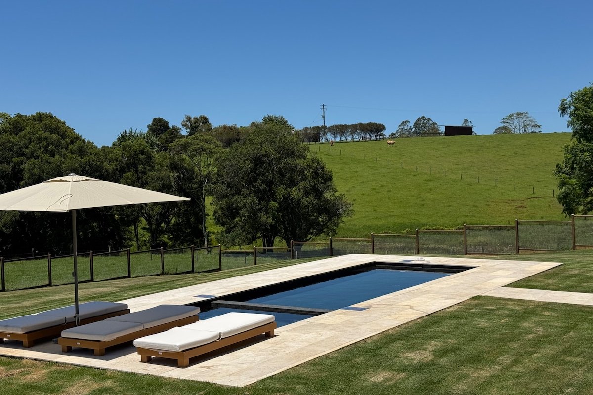 Luxury Farm Escape in Maleny – Heated Pool & Spa gallery image 2