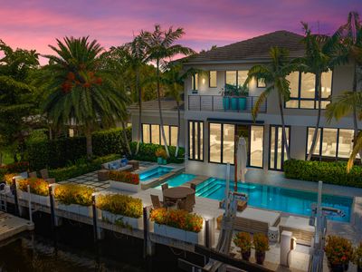 LUXURIOUS MANSION by the water with 5 suites!!