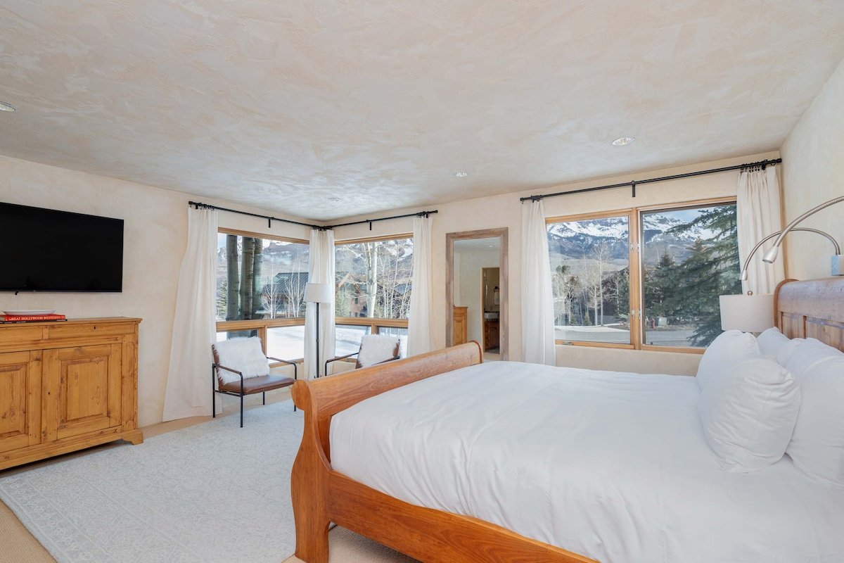 Spacious Telluride Retreat w/ Private Hot Tub gallery image 2