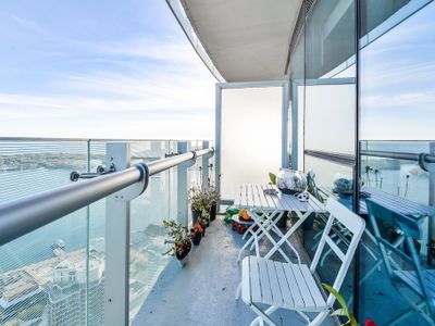 56th Fr DT Toronto, 2 Br/Ba, 5 Mins walk CN tower