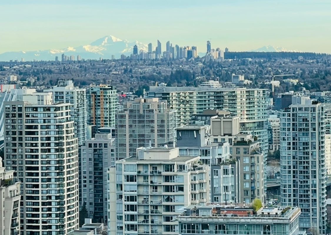 Rare 1200sq ft DT Penthouse w/ Private Rooftop gallery image 3