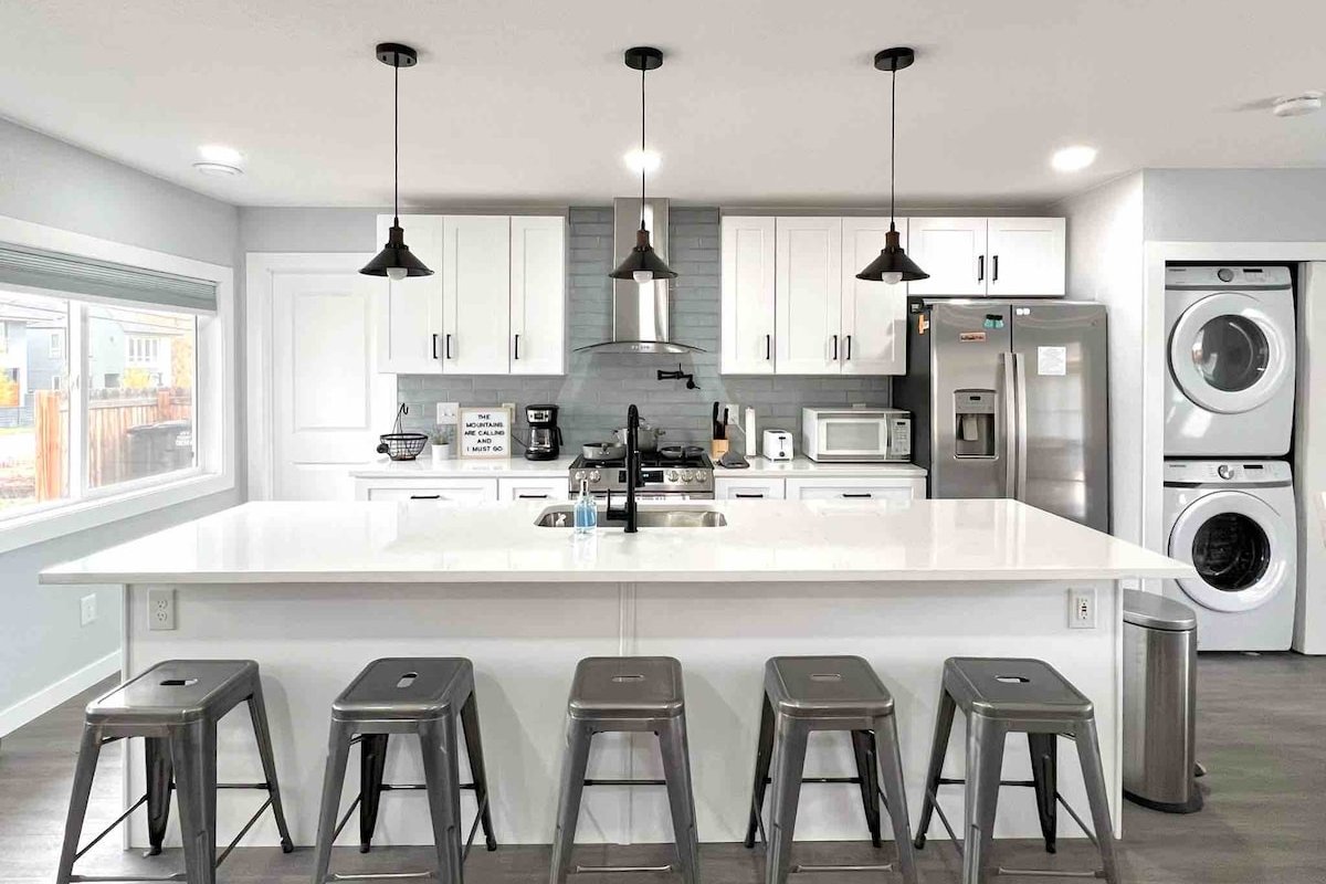 Modern & Bright Open Concept Ranch Home by DU! gallery image 2