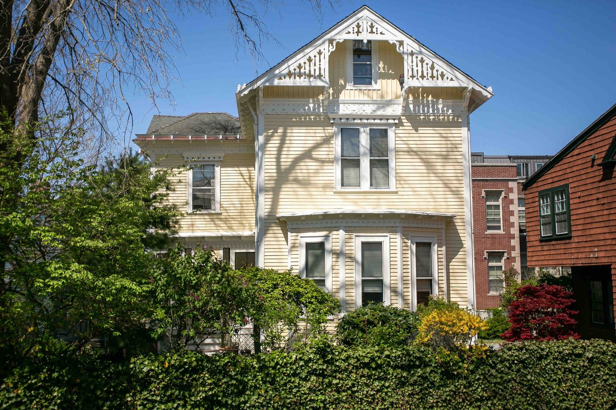 2500 SF Home – Downtown Newport A+ Location