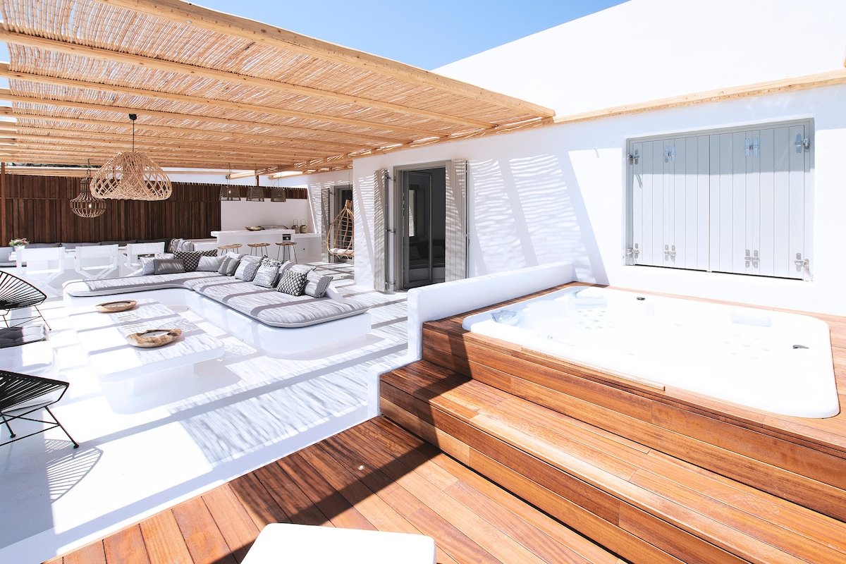 Phos Home by Rocks Estates gallery image 2