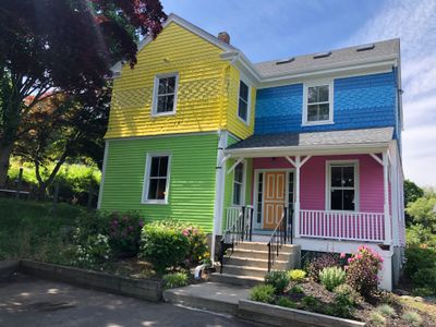 Cheerful 200yr old Farmhouse on 6 acres near beach