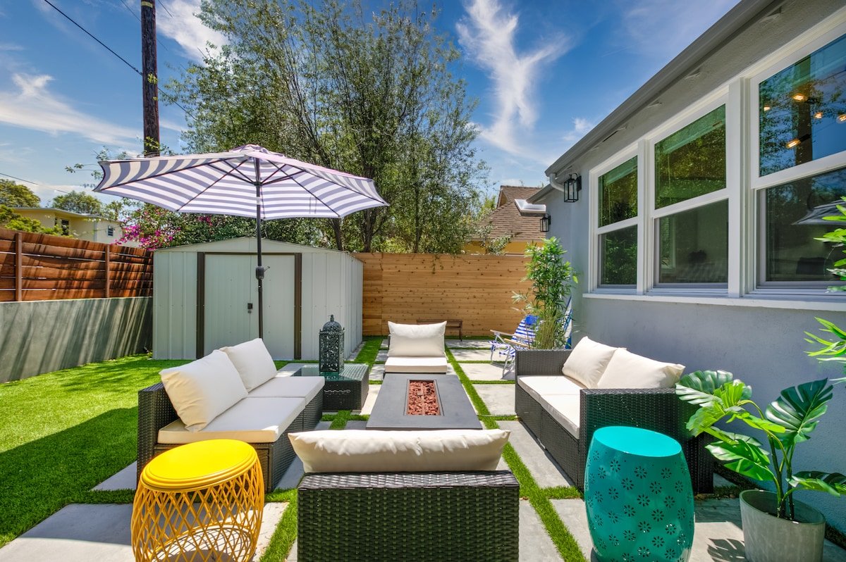 Stunning Venice Hideaway w/Private Yard & Deck! gallery image 4