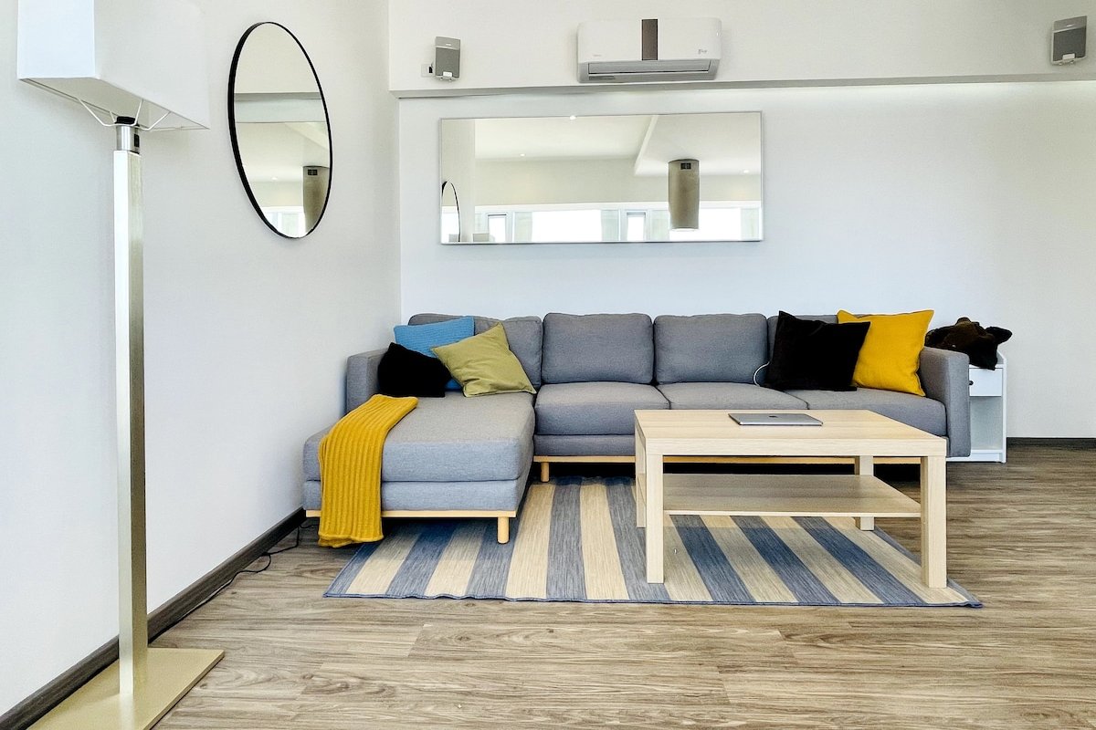 Highrisecondo terrace hotcoldtubs WiFi400Mbps gallery image 3