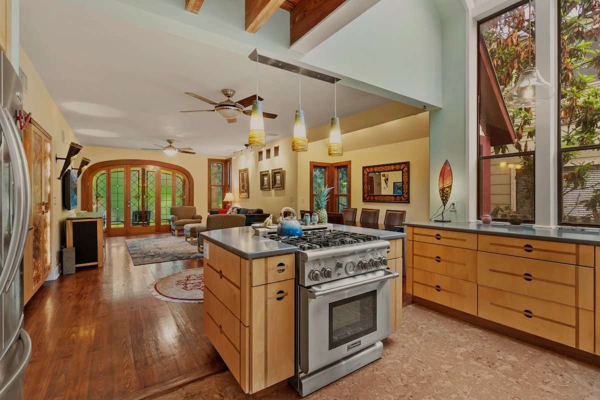 Fun House, Fantastic Location, Jacuzzi, Vid Games gallery image 2