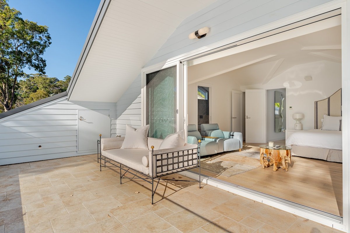 Waterfront Retreat gallery image 3