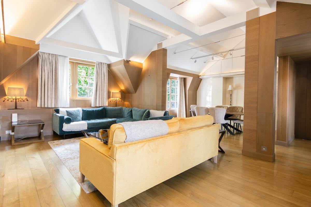 Mayfair 2 bedrooms penthuse with AC