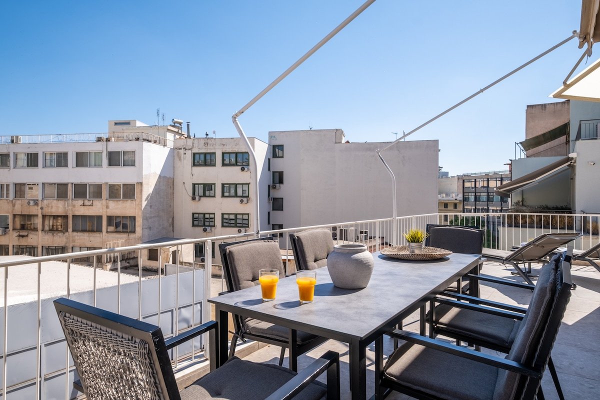 Amazing terrace of Acropolis! 10min walk to Plaka! gallery image 3