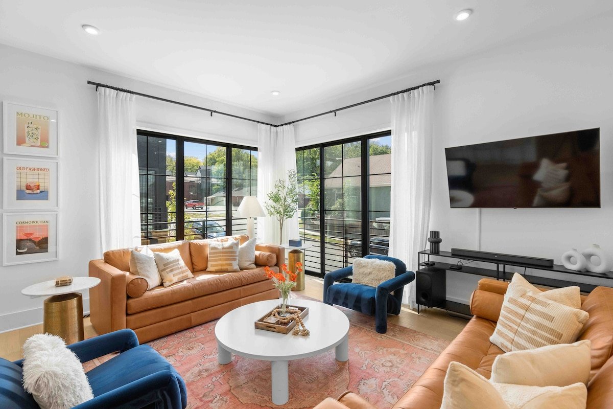 TheWeHoHouse / 1.5 Miles to Broadway! gallery image 3