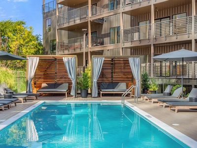 Luxury 4BR Condo|Concierge-Pool-Walk to Downtown!