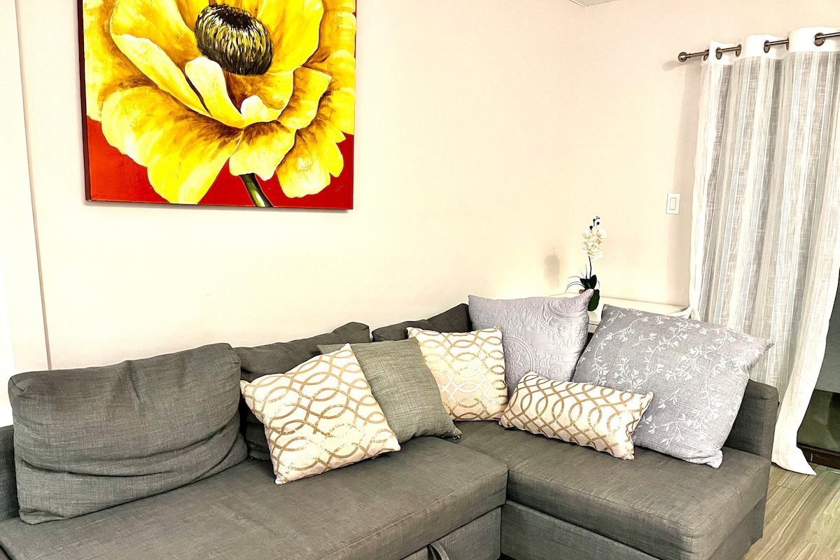 Main St, 10 min to downtown King Ed, 4 BR 2 Bath gallery image 4