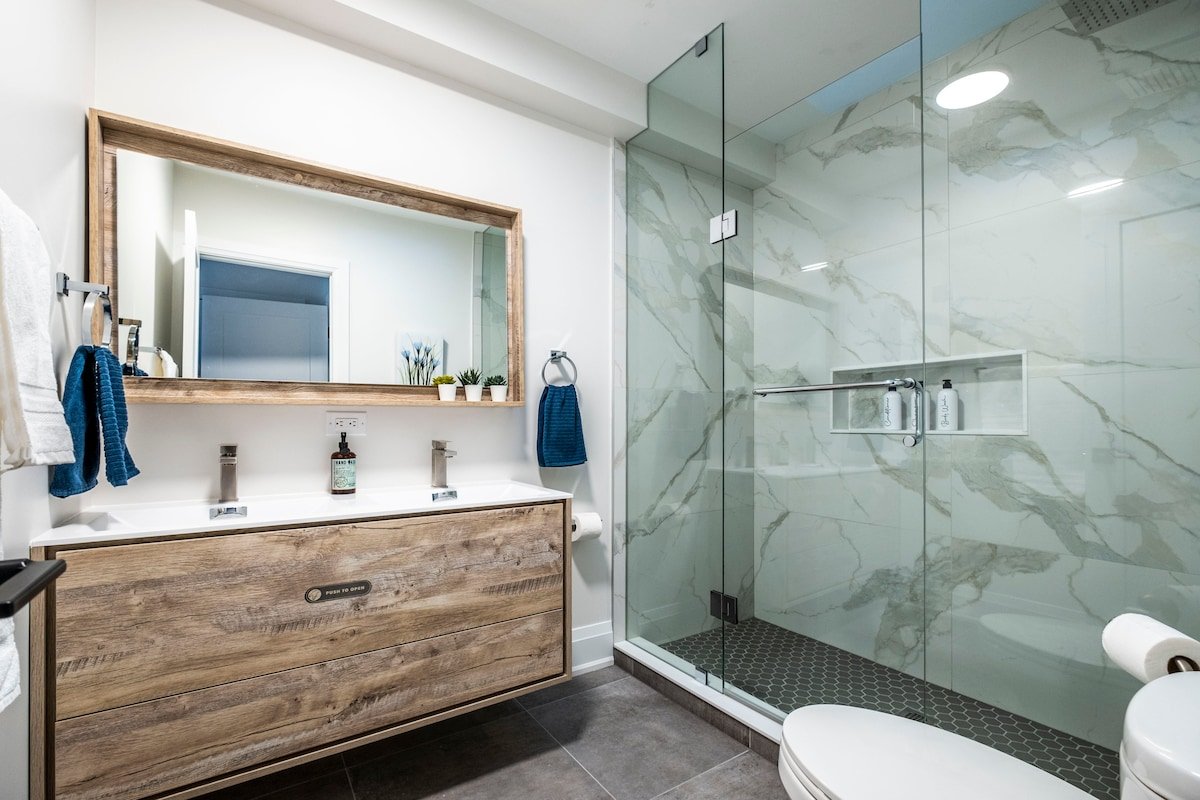 Long Term Rental – Spacious Home w/ Free Parking! gallery image 4