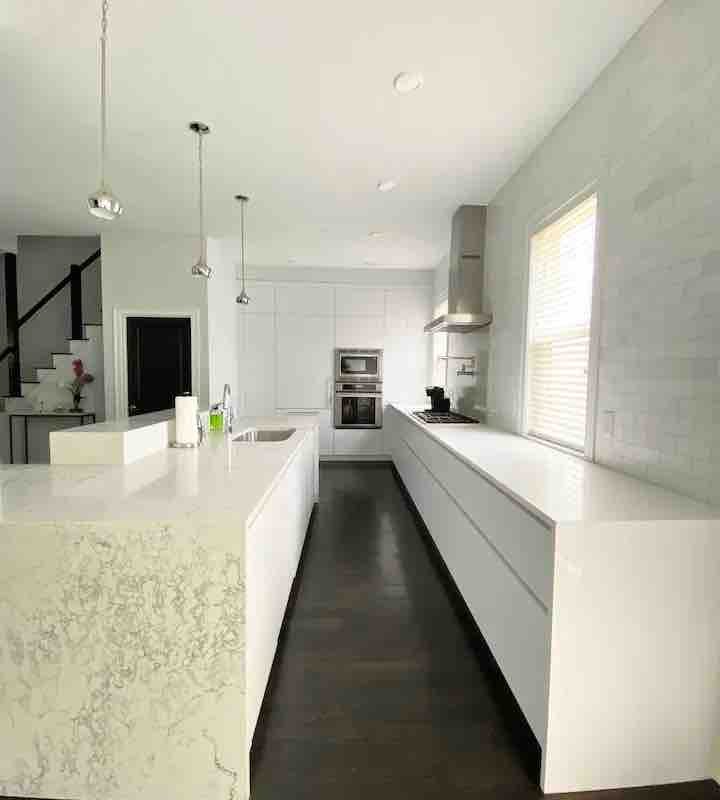 Luxury 4 bed Boston home near beach w/roof deck