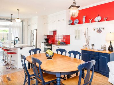 La vie est belle, 2 Bath,2 Parkings, 4+1Bdrm,A/C