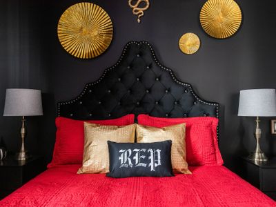 The Cardigan – Swiftie Townhome with HOT TUB!