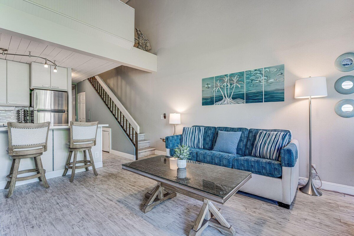 Great location, Stylish Beachy Condo With Upgraded gallery image 5