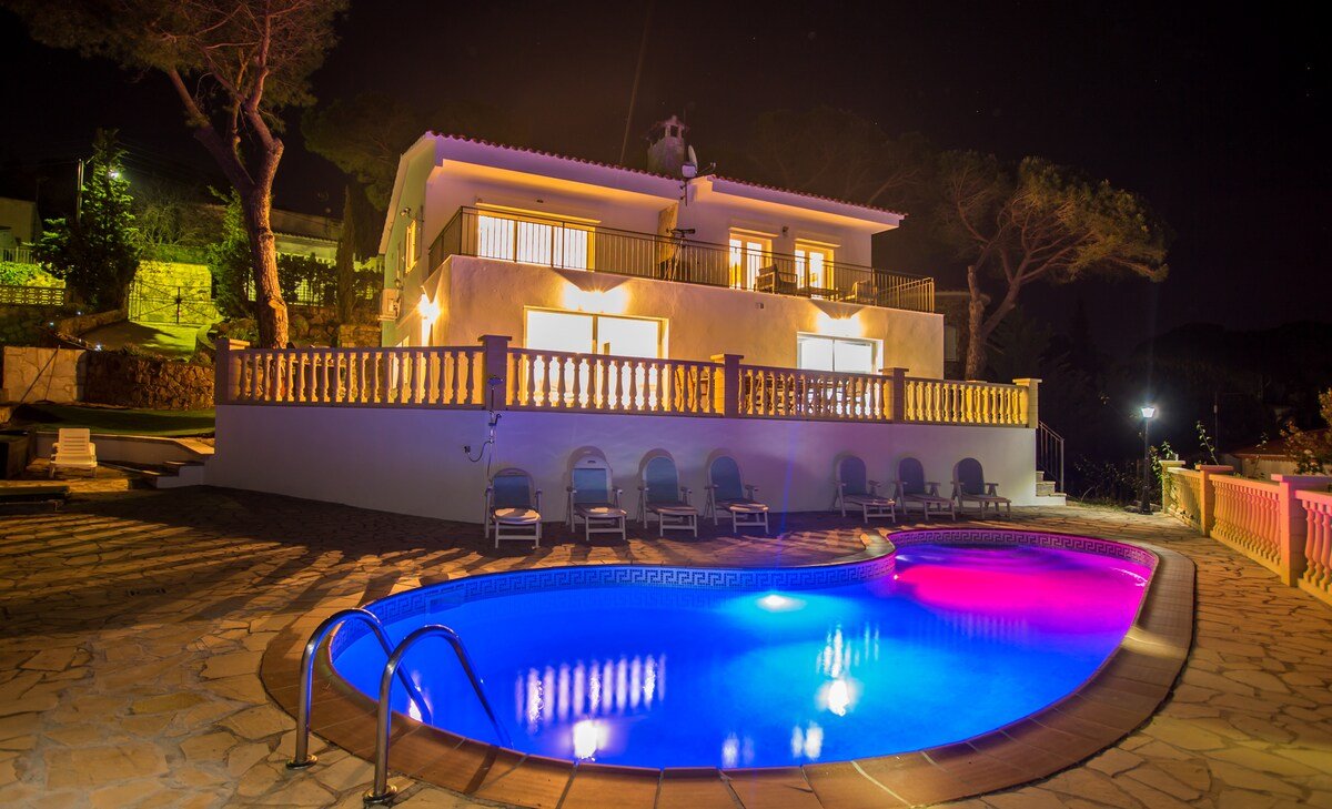 Villa with great sea and sunset view, pool gallery image 5