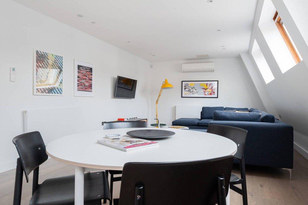 Huge Leicester Square 2BR – Netflix & AC gallery image 5