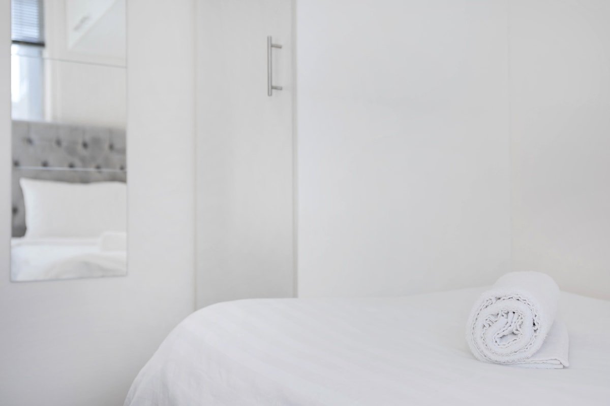 Spacious modern comfy 15 minute walk to CBD gallery image 4