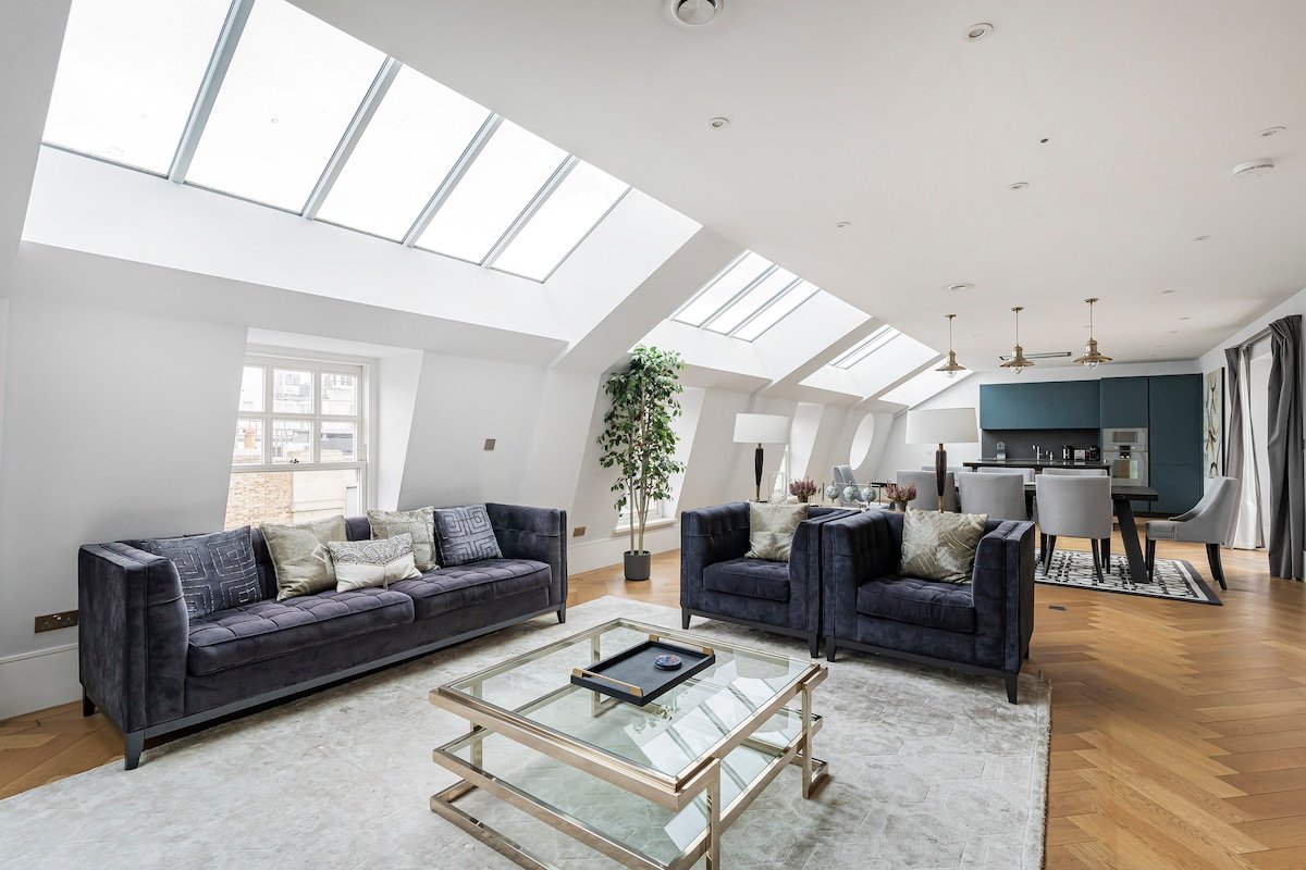 Luxury 3-Bed in Covent Garden, Stunning Views gallery image 4