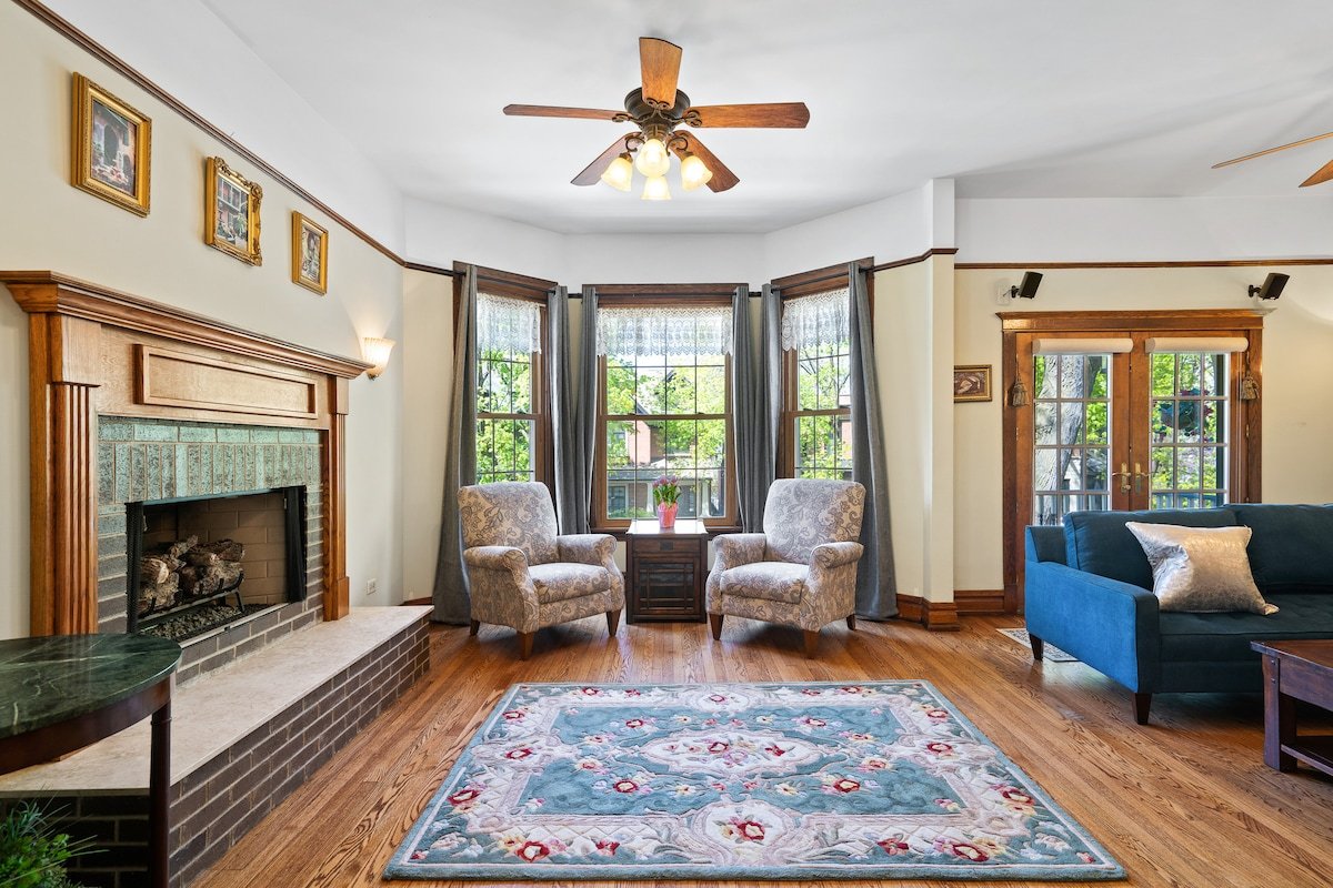 Warm & Welcoming – St. Bens, Jacuzzi, EV Parking gallery image 3