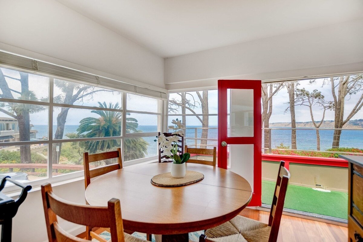 Sunny Jim’s Sea Cave unique home! gallery image 5