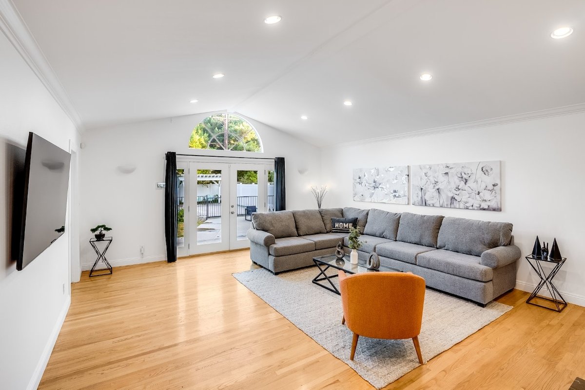 4 Bedroom house with pool / Prime location gallery image 4