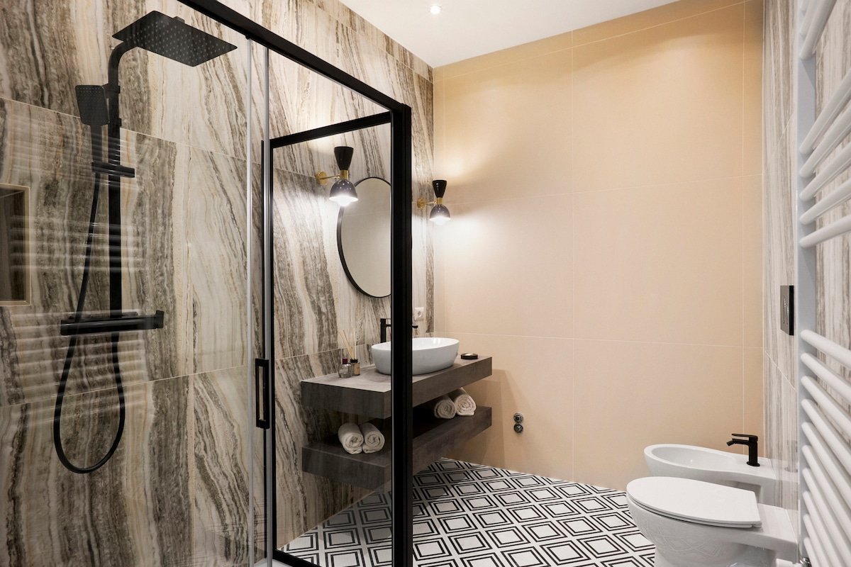 Tropical Spacious Flat Colosseum gallery image 4