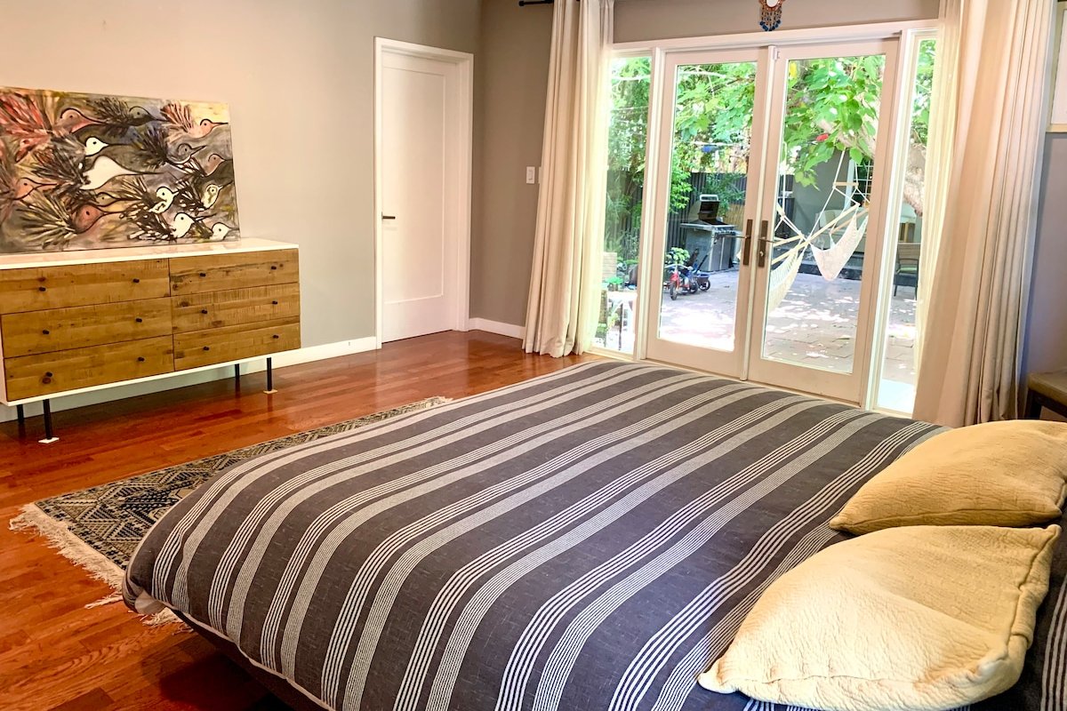 Perfect central location, peaceful outdoor spaces gallery image 4