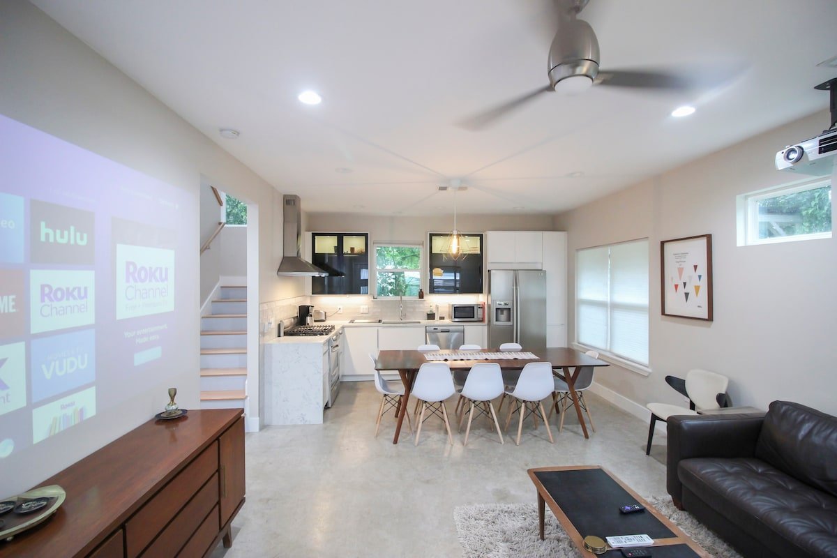 Modern Secluded Villa – 4 Mins to Downtown gallery image 4