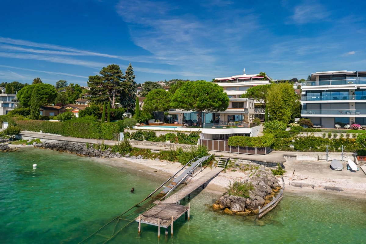 Lausanne area Luxurious 4-Bedroom Lakefront Villa