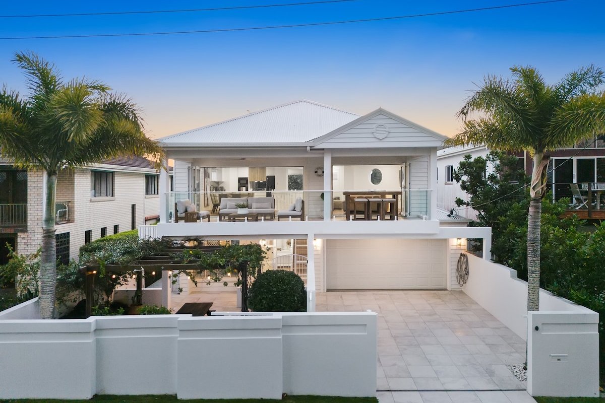 Premium Beach Front House – Pool, Large Deck gallery image 2