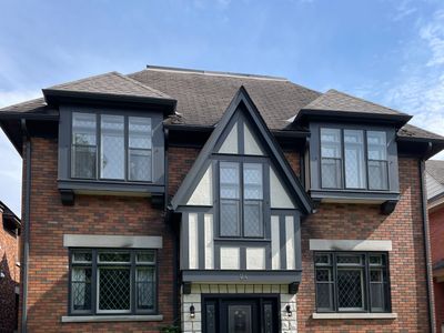 Beautiful 4 bedroom in Glebe w/ 3 parking spots